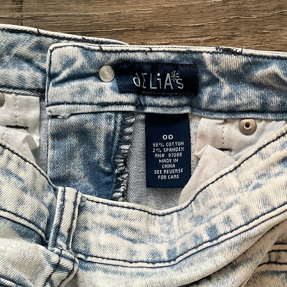 Delias Bradley Women Shorts Raw Hem Denim Jean Size 00 - Picture 3 of 6